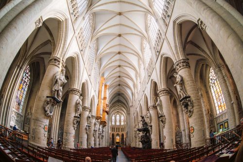 Vlies Fotótapéta - Interior of the Cathedral  - 375x250 cm