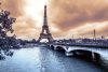 Vlies Fotótapéta - Eiffel Tower in Rainy Paris - 375x250 cm