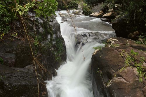 Vlies Fotótapéta - Waterfall in Thailands - 375x250 cm