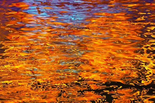 Vlies Fotótapéta - the reflection of light in water - 375x250 cm