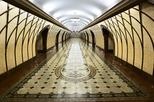 Vlies Fotótapéta - Subway in Almaty - 375x250 cm