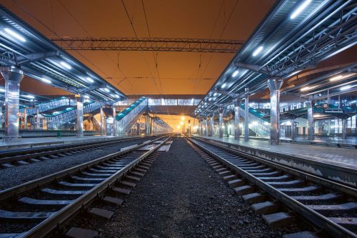 Vlies Fotótapéta - Railway station at night - 375x250 cm